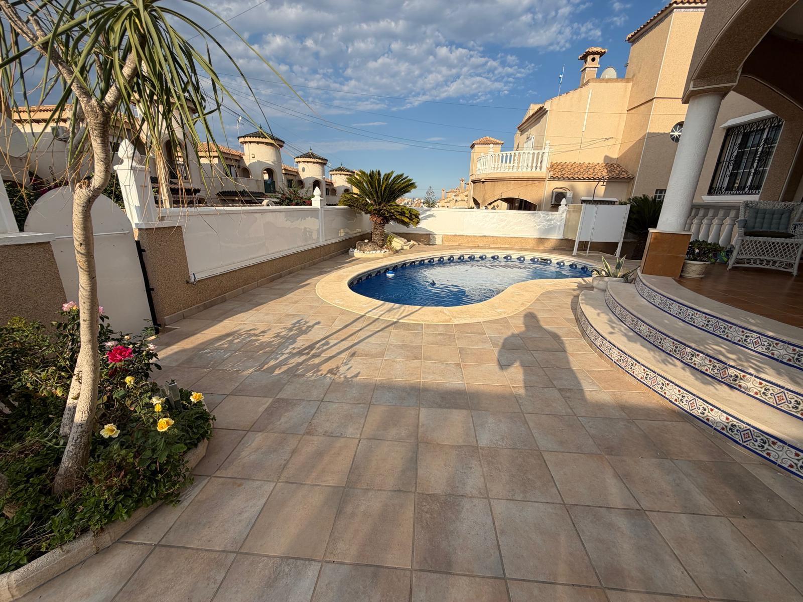 Villa en Venta en Orihuela