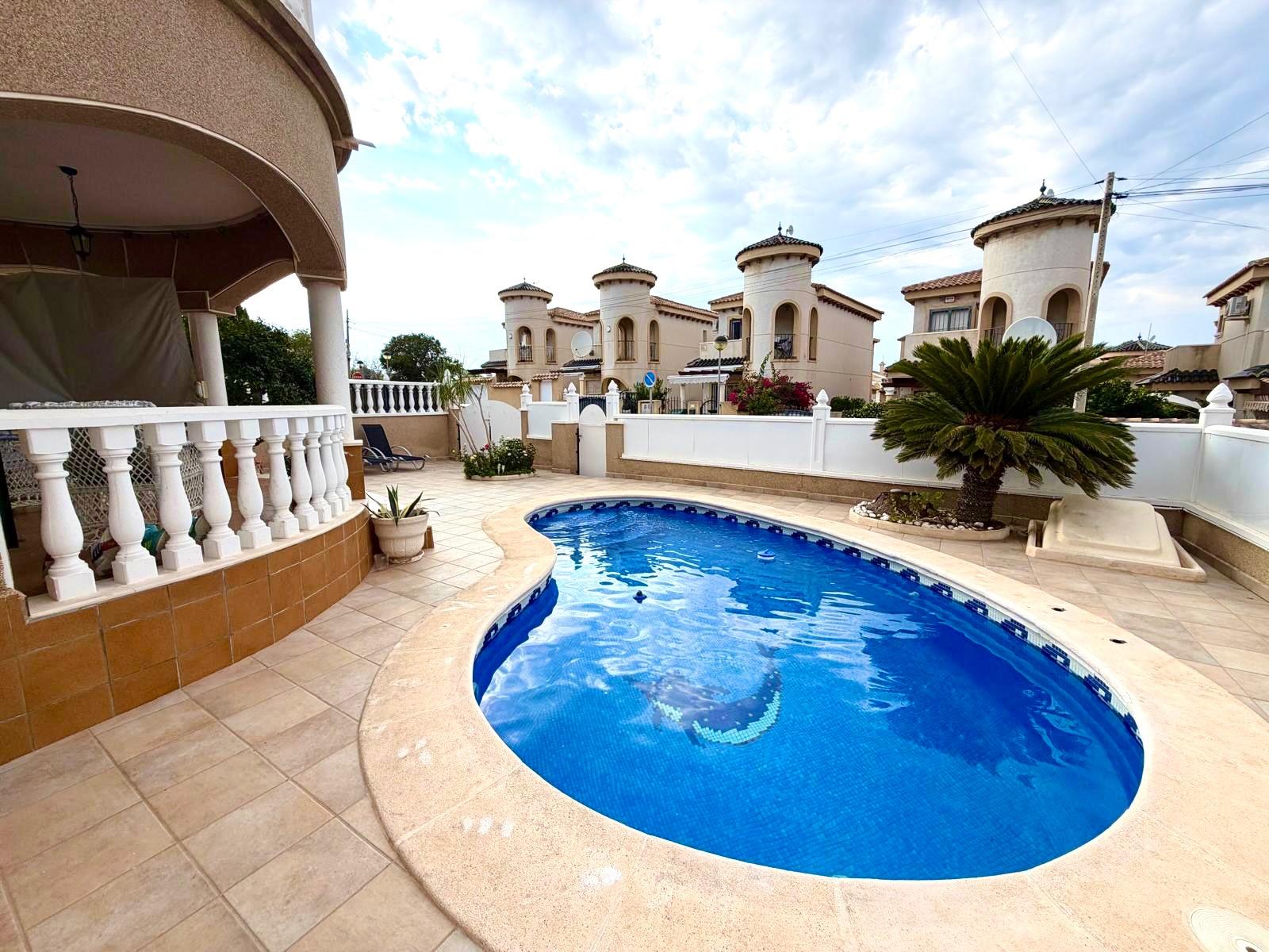Villa en Venta en Orihuela