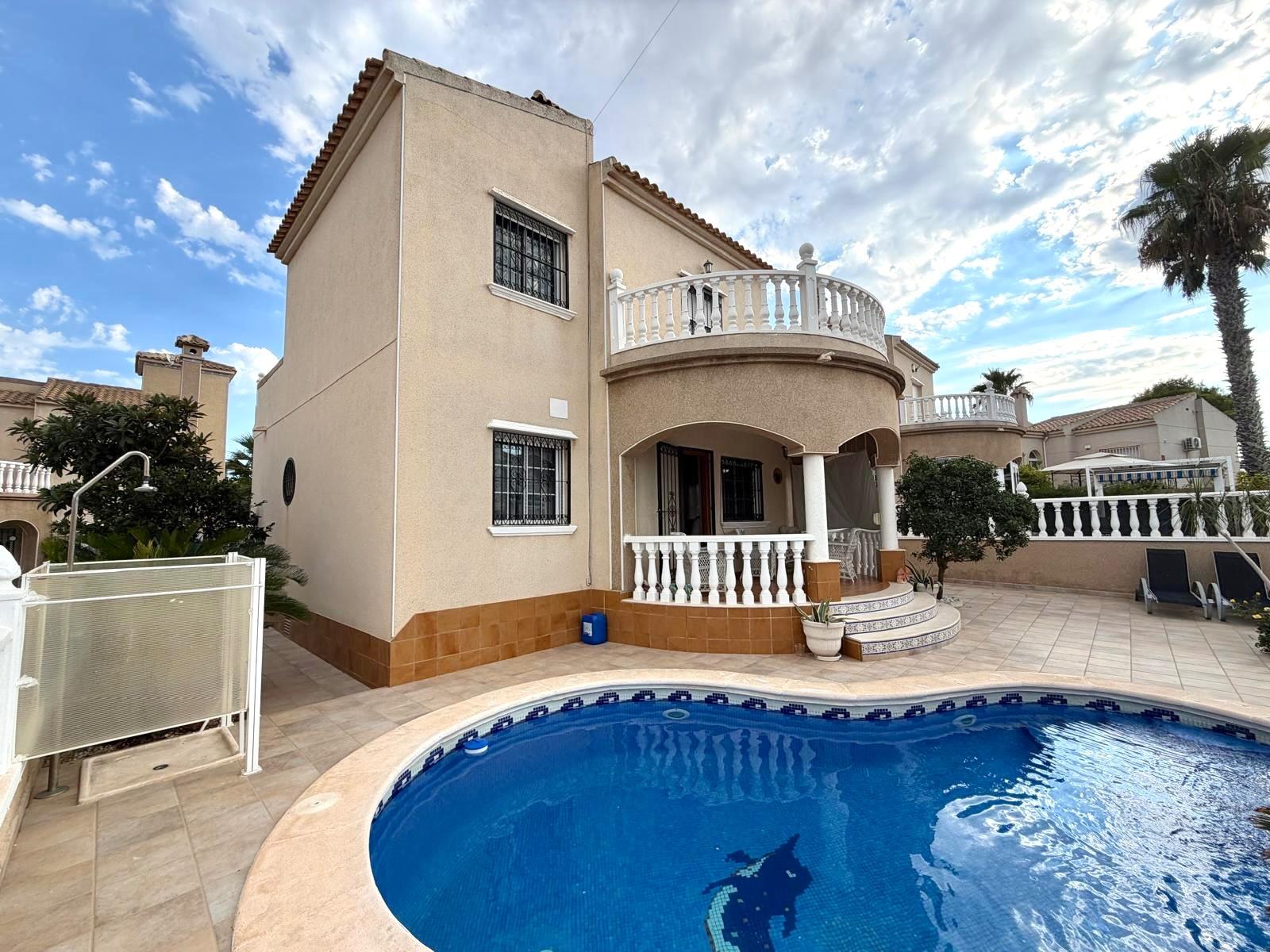 Villa en Venta en Orihuela