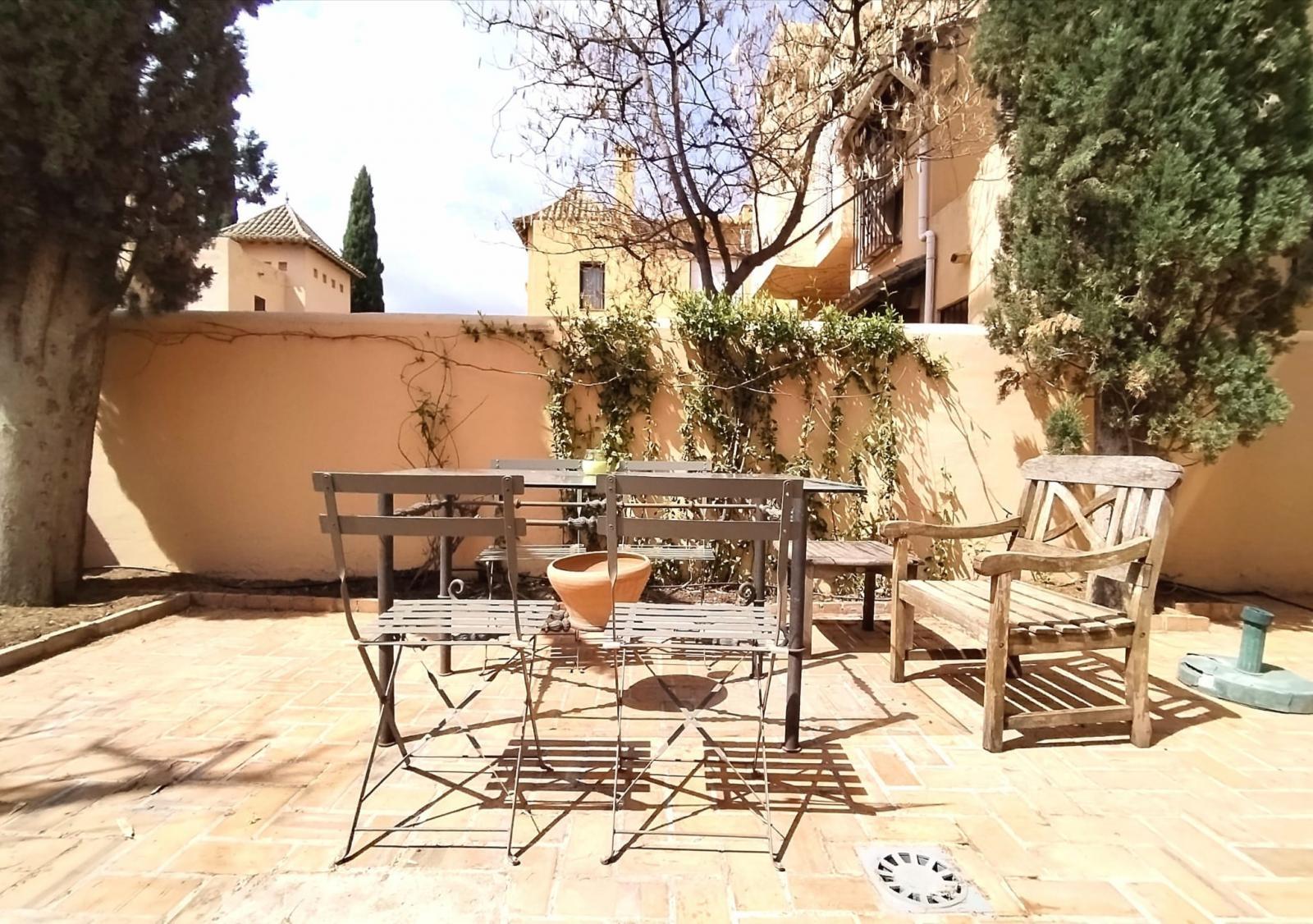 Terraced House for Rent in Granada