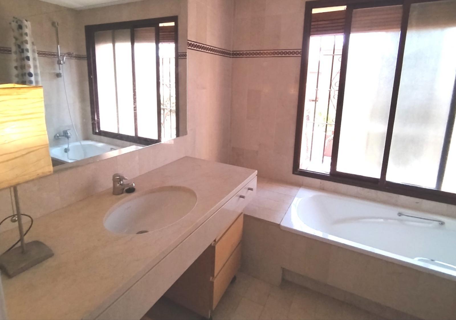 Terraced House for Rent in Granada