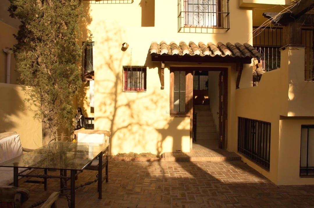 Terraced House for Rent in Granada