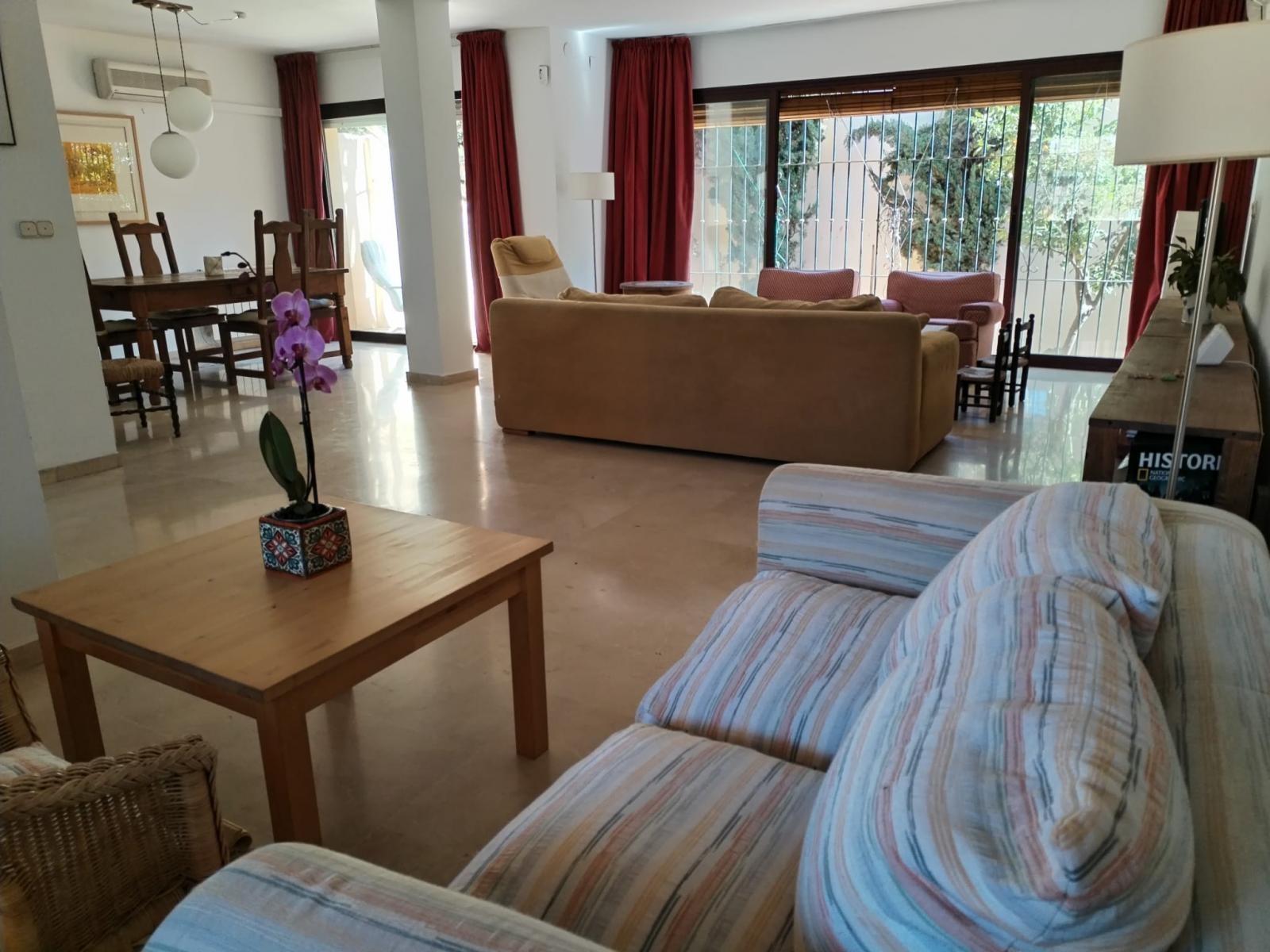Terraced House for Rent in Granada