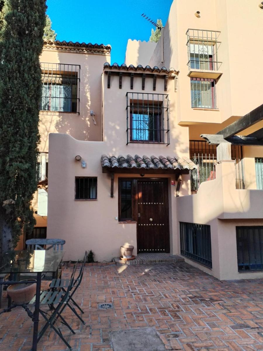Terraced House for Rent in Granada