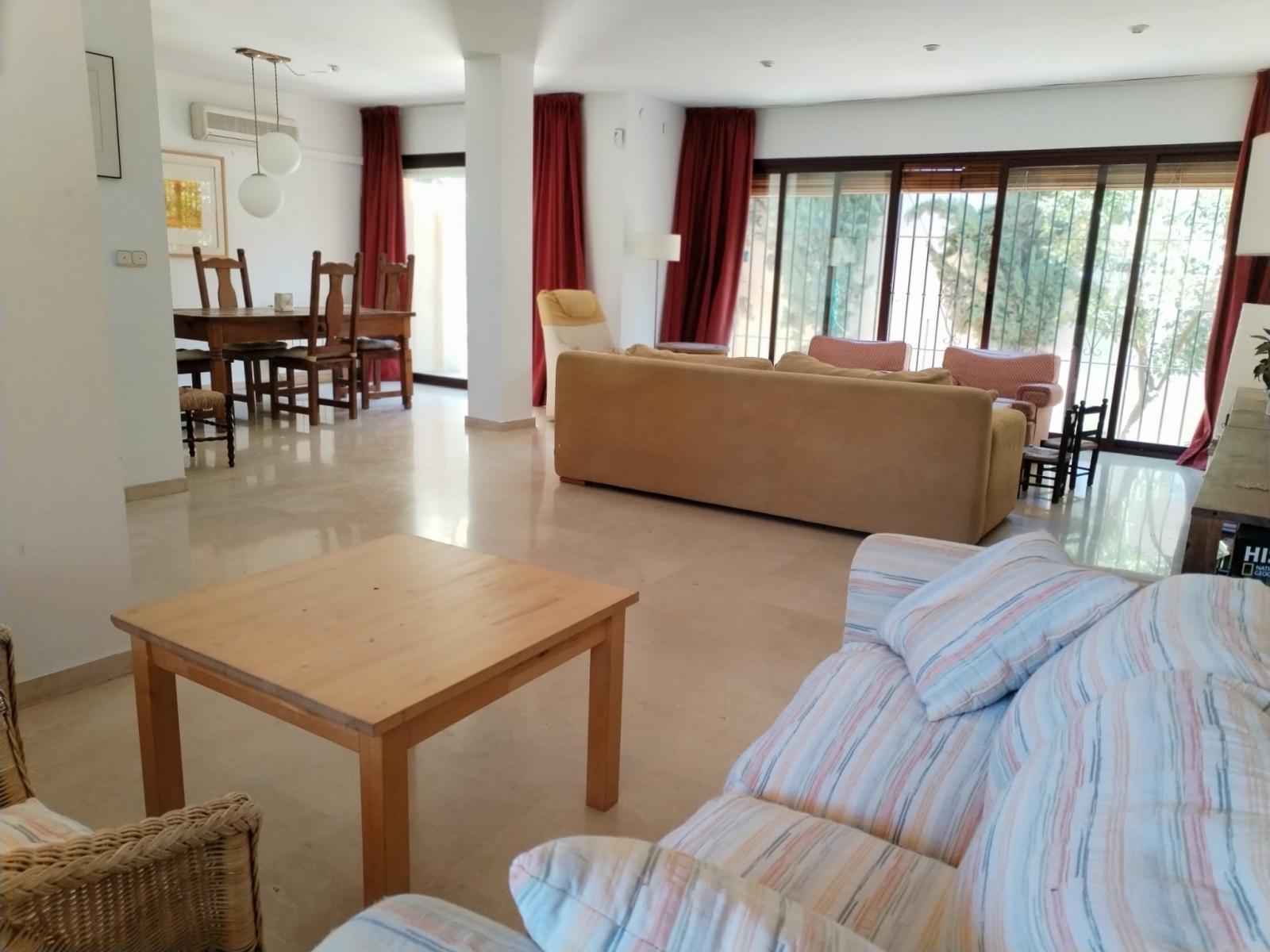 Terraced House for Rent in Granada