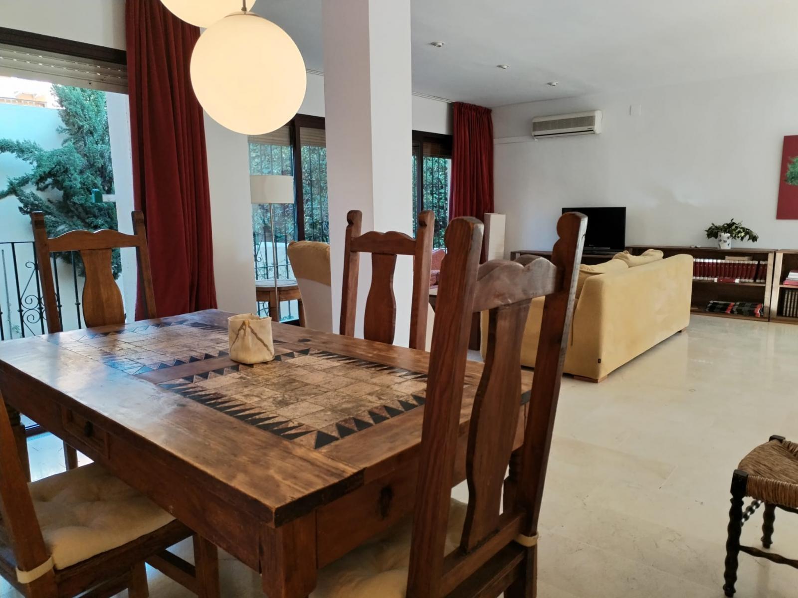 Terraced House for Rent in Granada