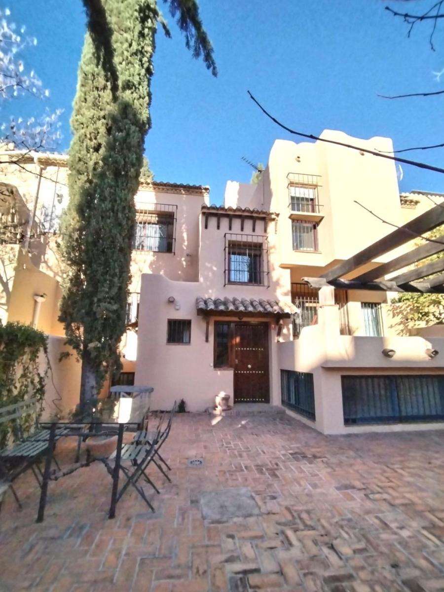 Terraced House for Rent in Granada