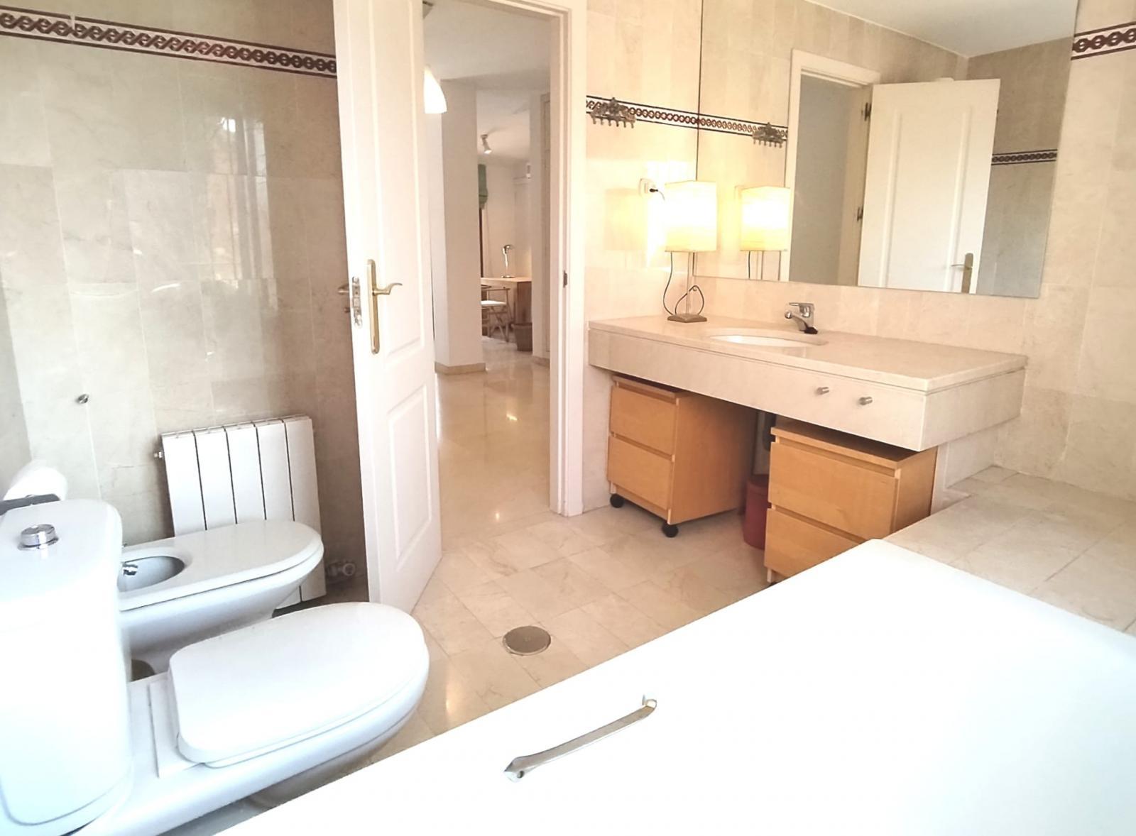 Terraced House for Rent in Granada