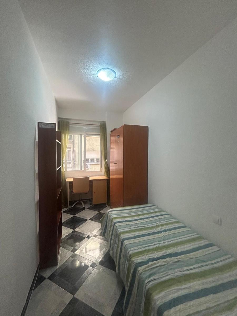 Flat for Rent in Granada