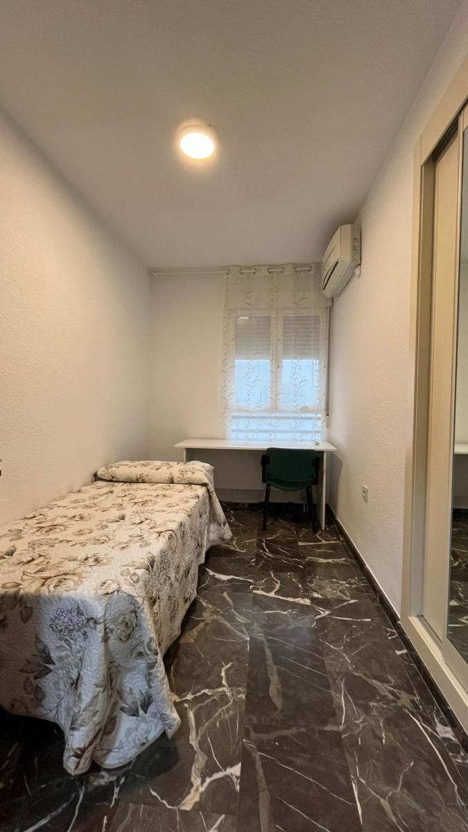 Flat for Rent in Granada