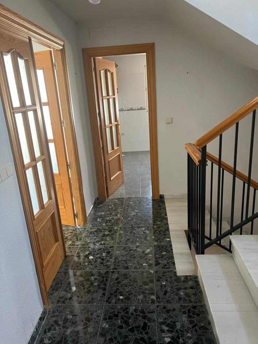 Semi-detached House for Rent in Gójar