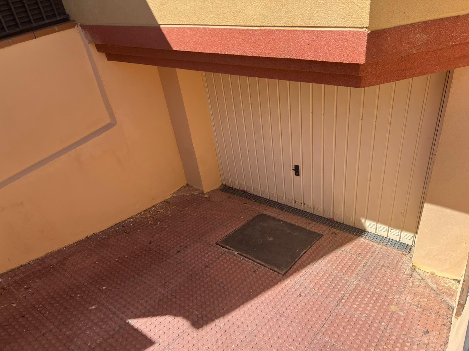 Semi-detached House for Rent in Gójar