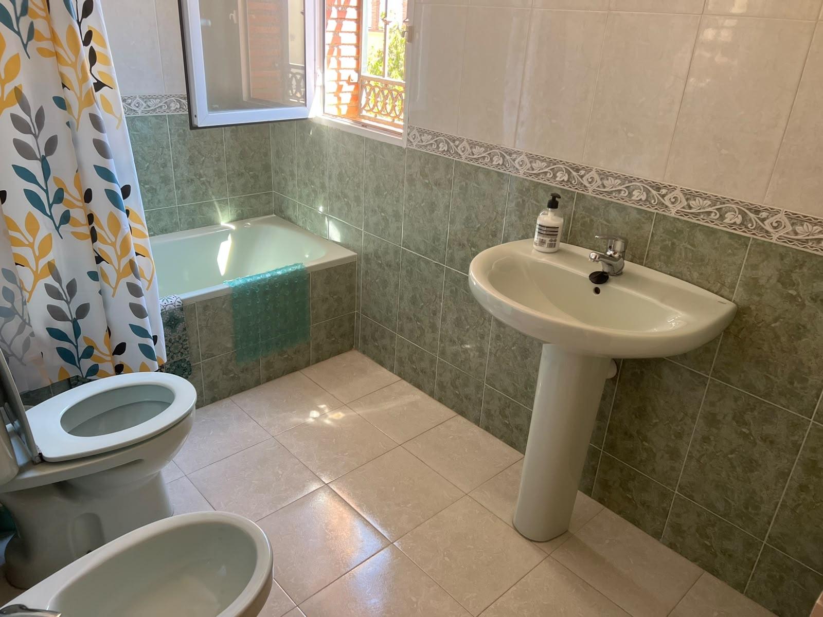 Semi-detached House for Rent in Gójar