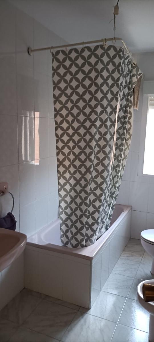 Semi-detached House for Rent in Granada