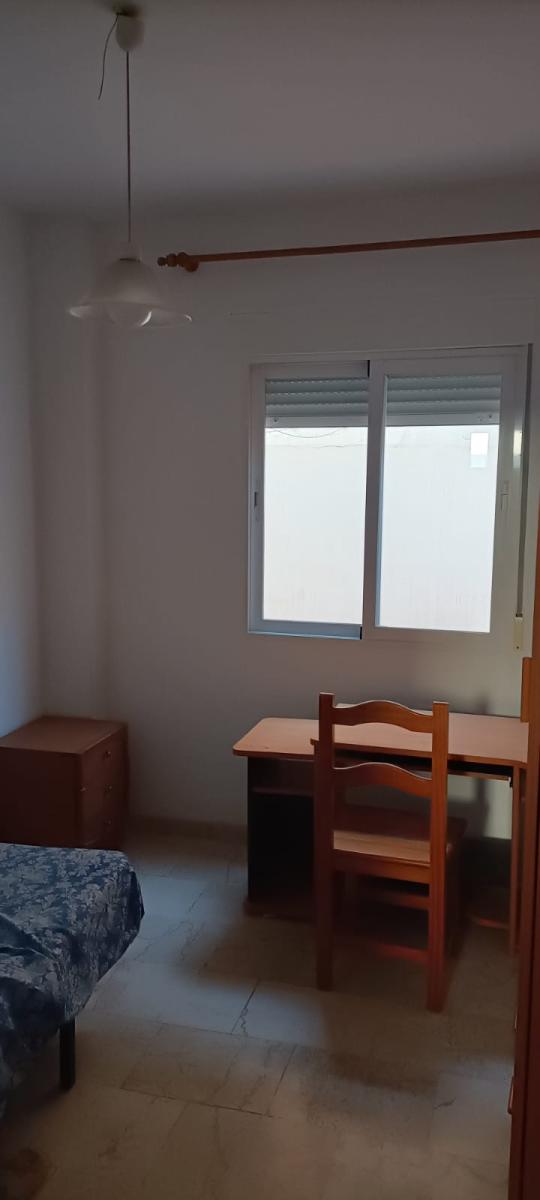 Semi-detached House for Rent in Granada