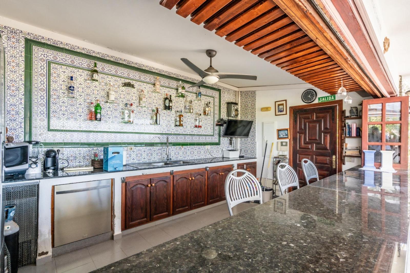 Hotel for Sale in Guía de Isora