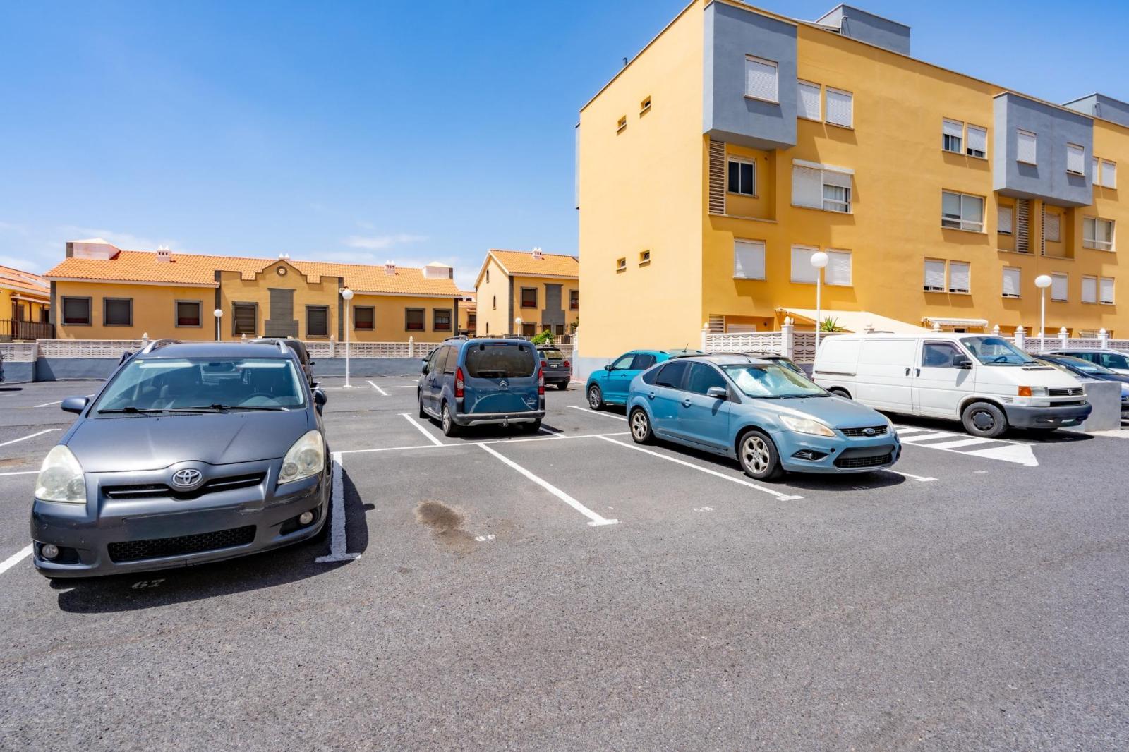 Chalet for Sale in Granadilla de Abona