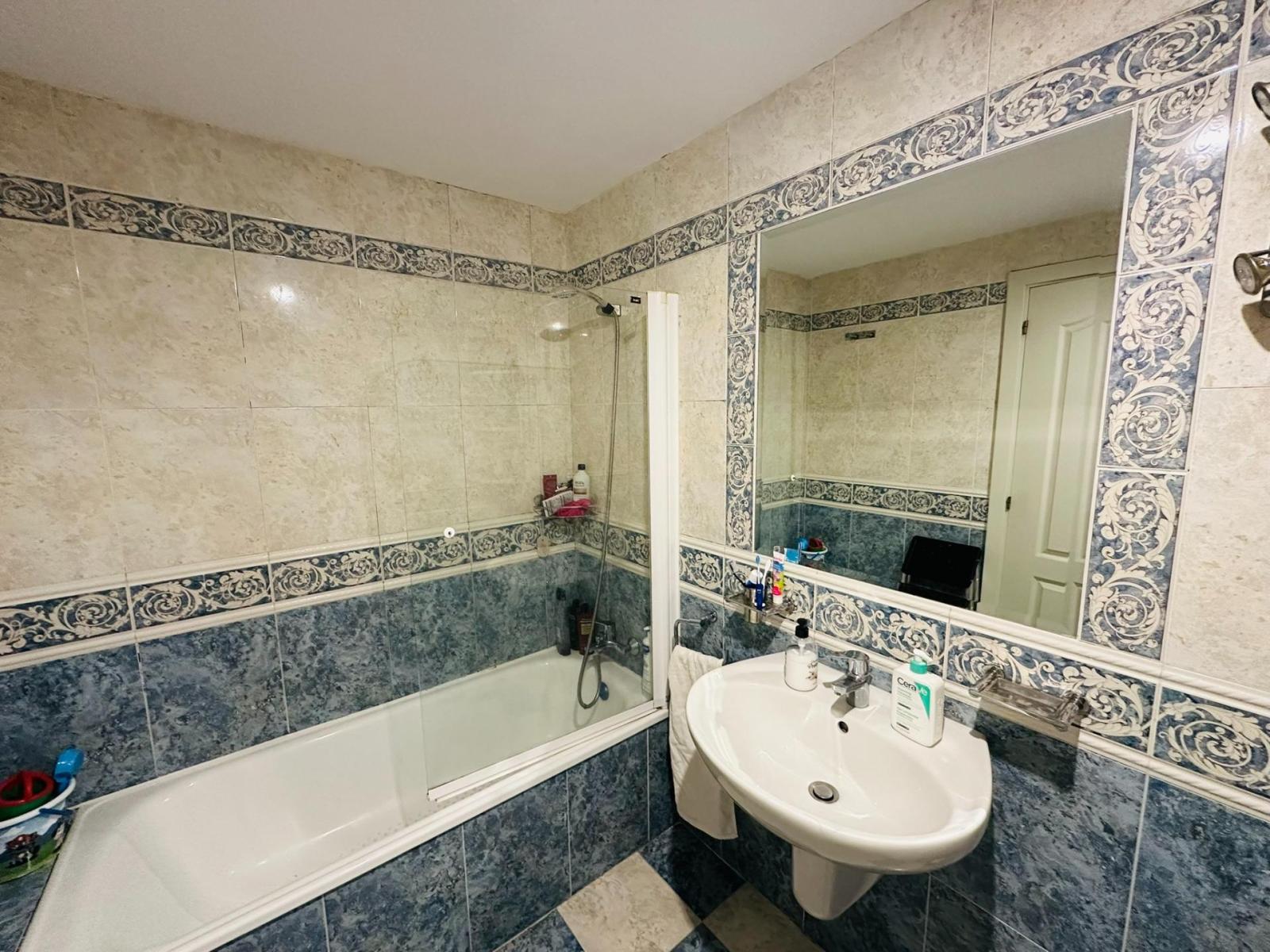 Flat for Sale in Benalmádena
