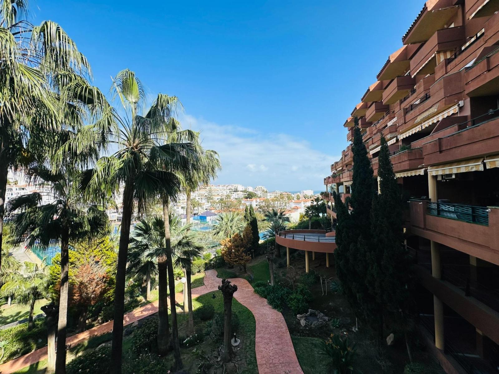 Flat for Sale in Benalmádena