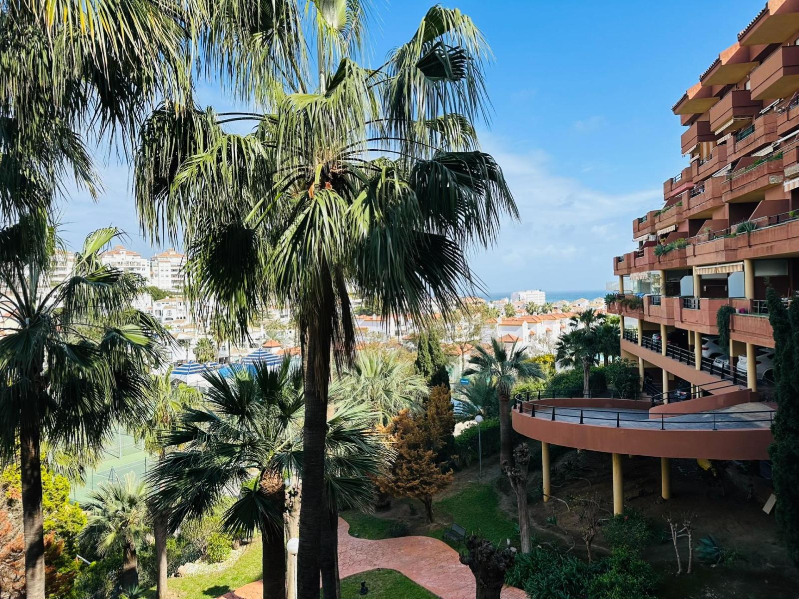 Flat for Sale in Benalmádena