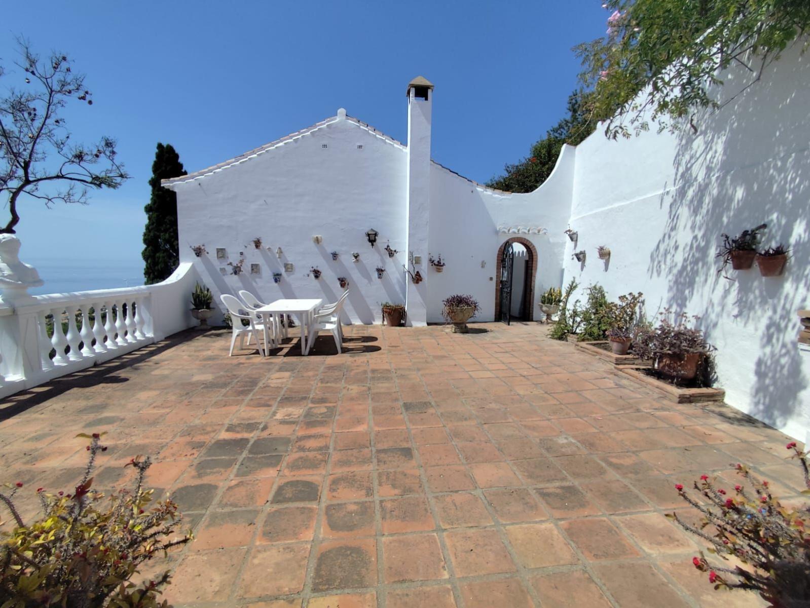 Chalet for Sale in Almuñécar