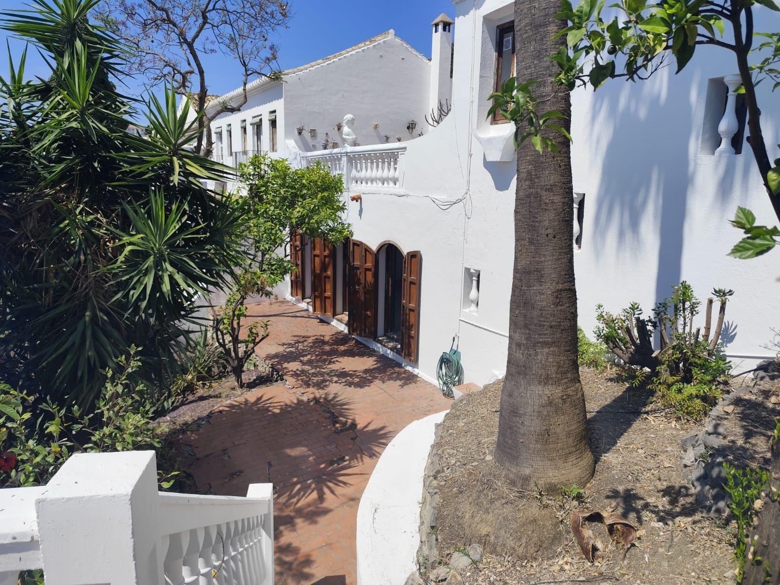 Chalet for Sale in Almuñécar