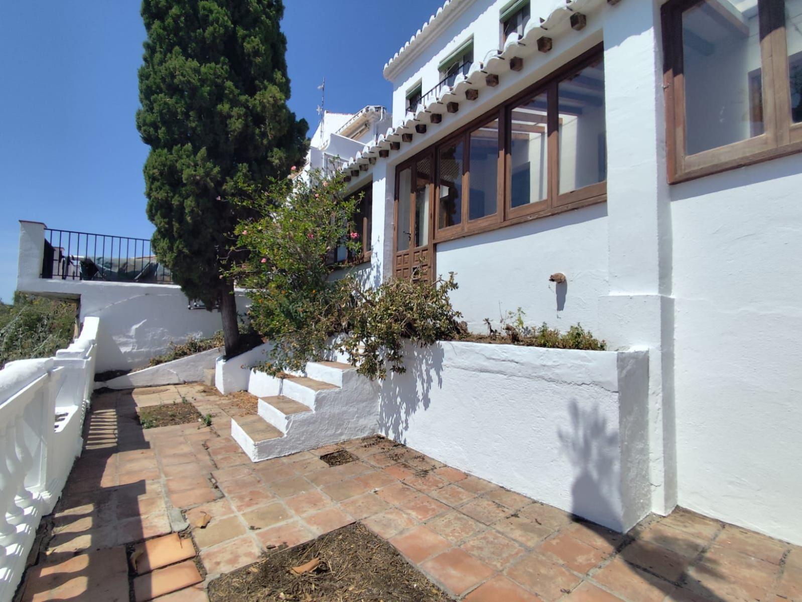 Chalet for Sale in Almuñécar
