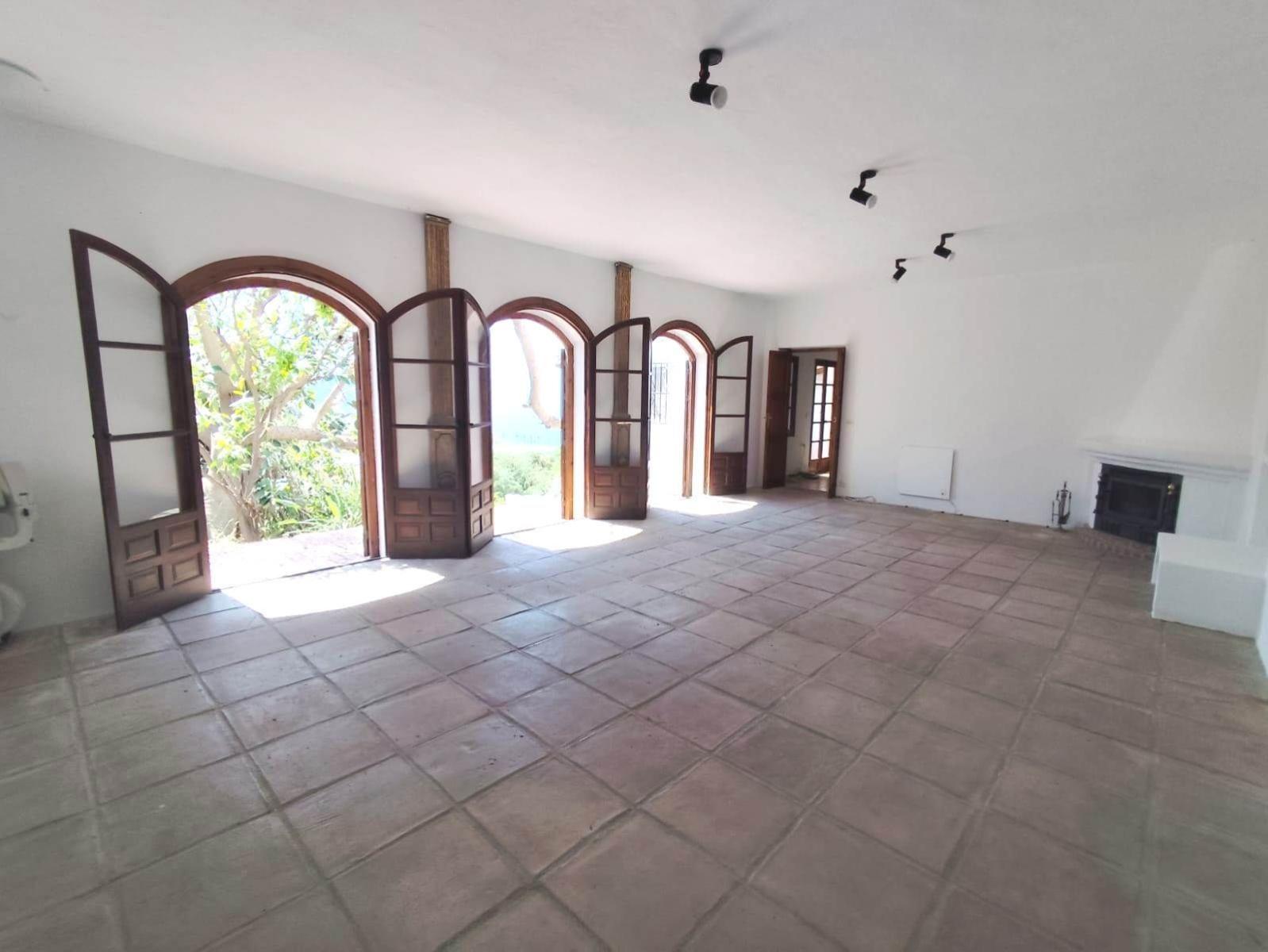 Chalet for Sale in Almuñécar