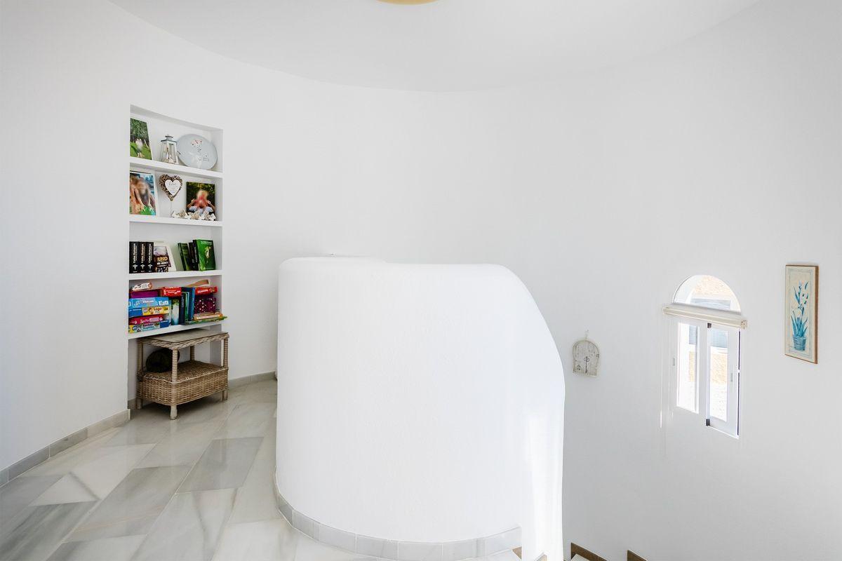 Chalet for Sale in Almuñécar