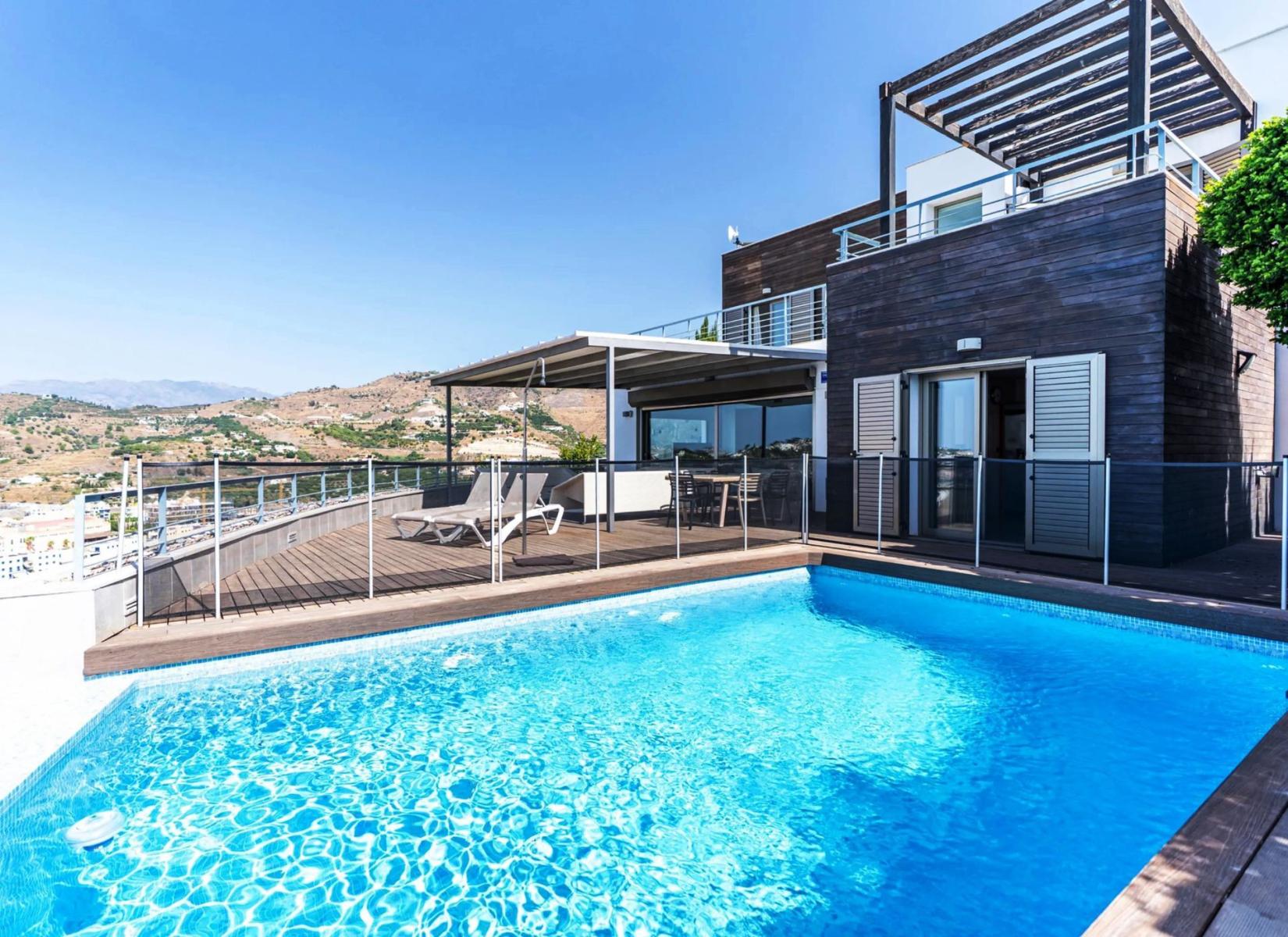 Chalet for Sale in Almuñécar