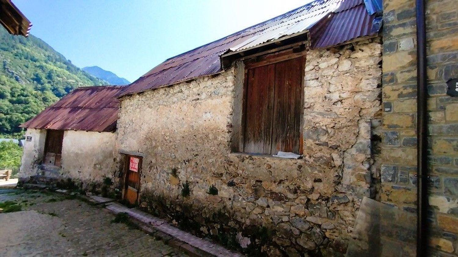 Semi-detached House for Sale in Bielsa