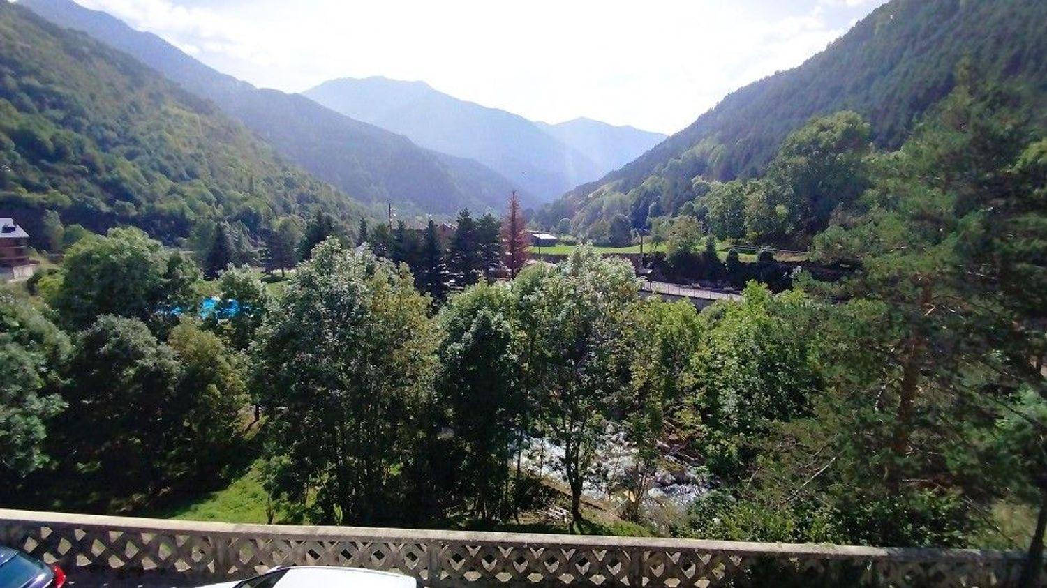 Semi-detached House for Sale in Bielsa