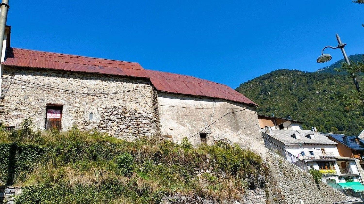 Semi-detached House for Sale in Bielsa