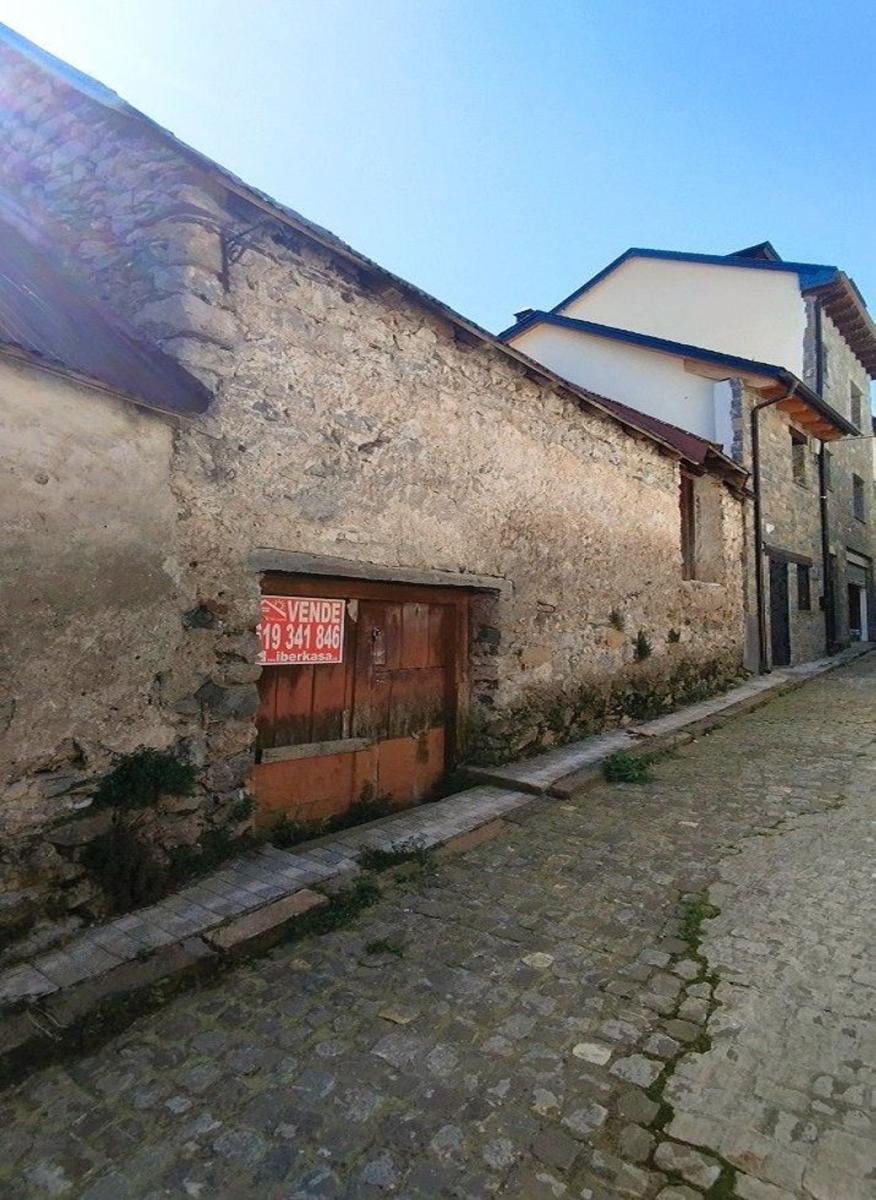 Semi-detached House for Sale in Bielsa