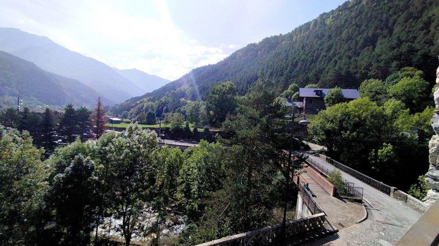 Semi-detached House for Sale in Bielsa