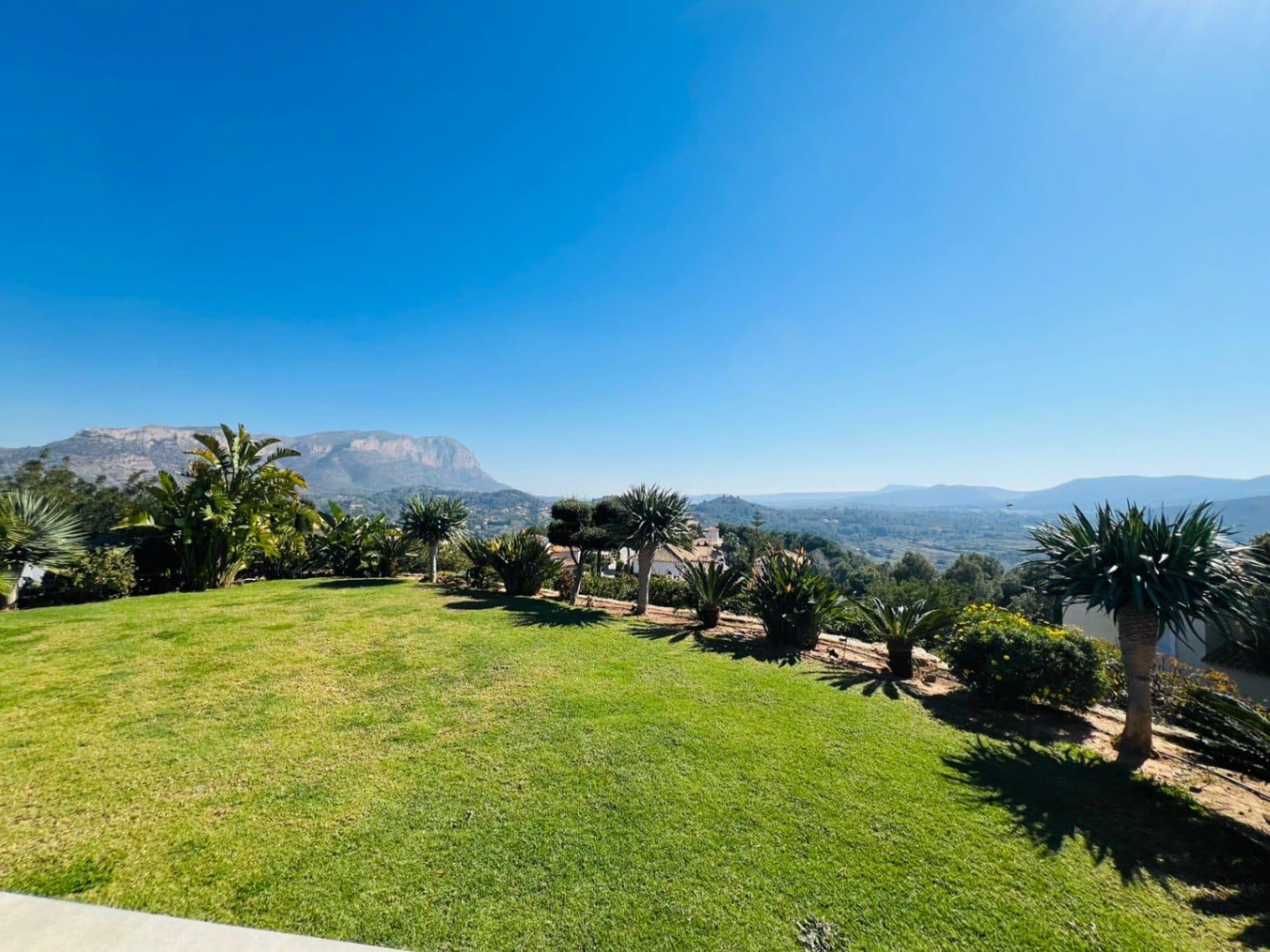 Villa for Sale in Dénia