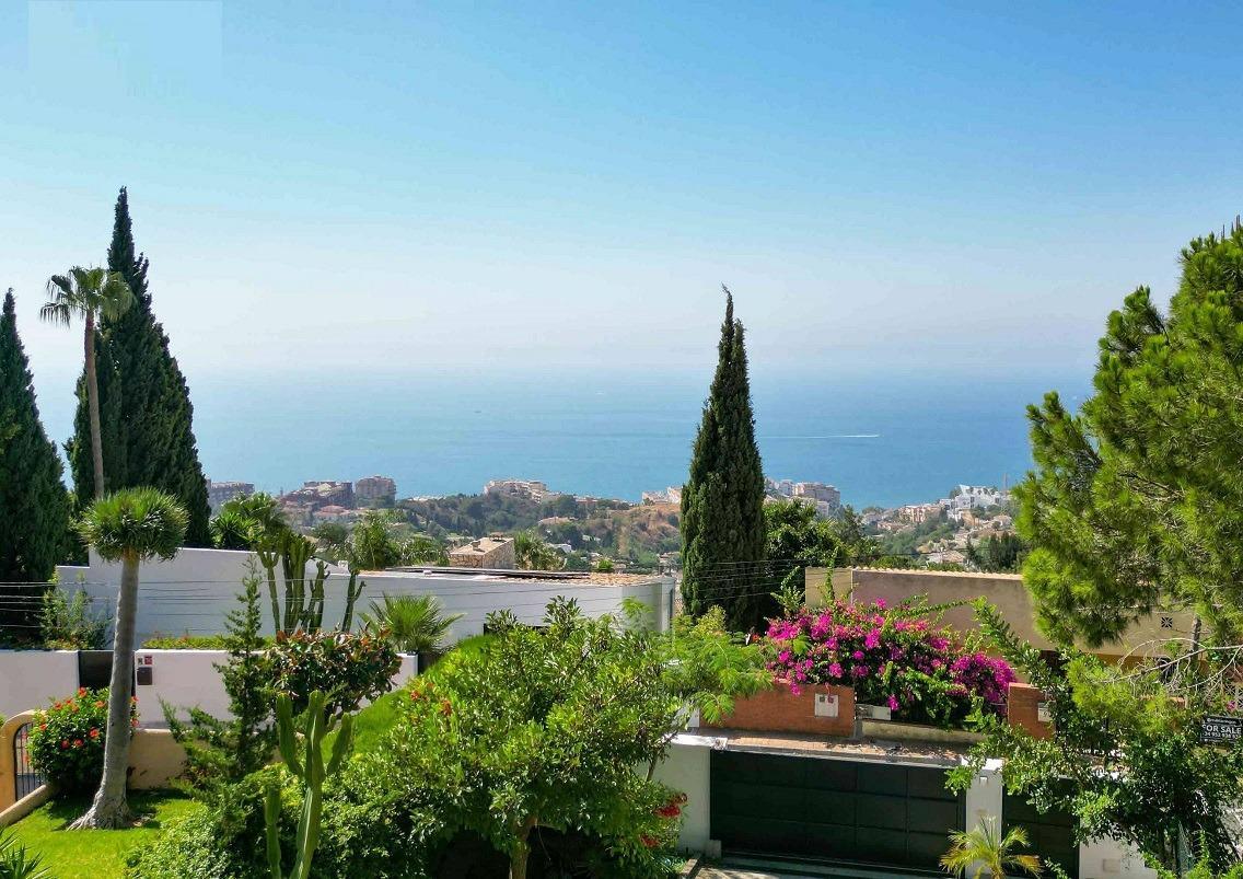 Villa for Sale in Benalmádena