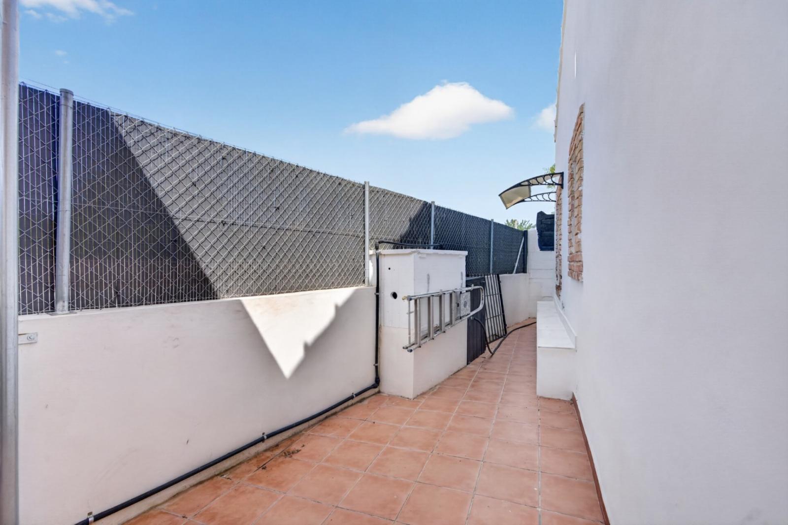 Villa for Sale in Elche