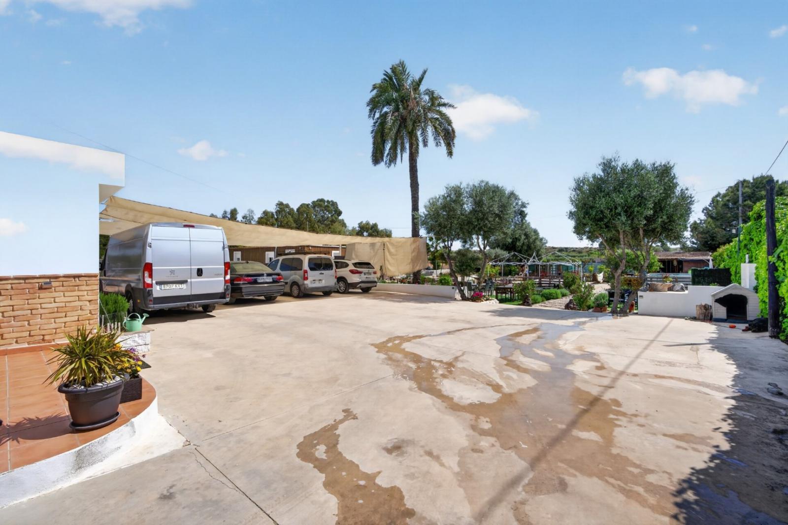 Villa for Sale in Elche