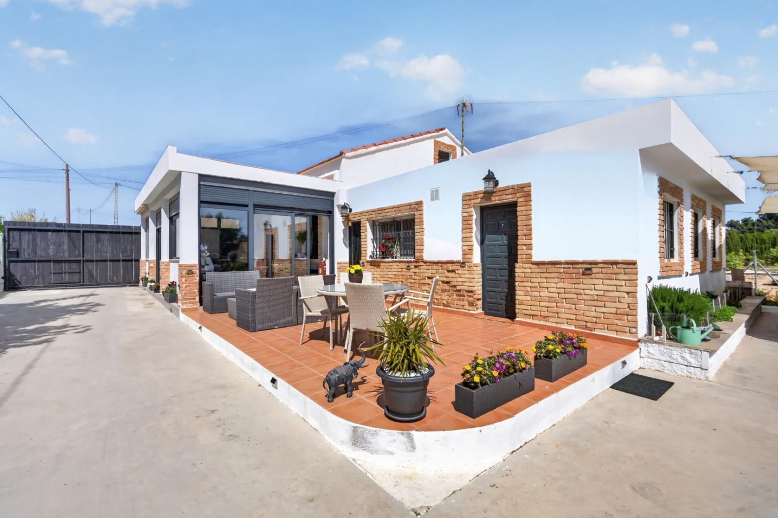 Villa for Sale in Elche