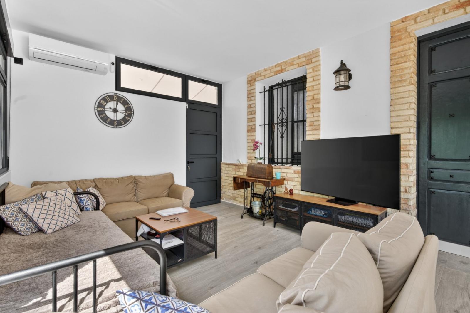 Villa for Sale in Elche