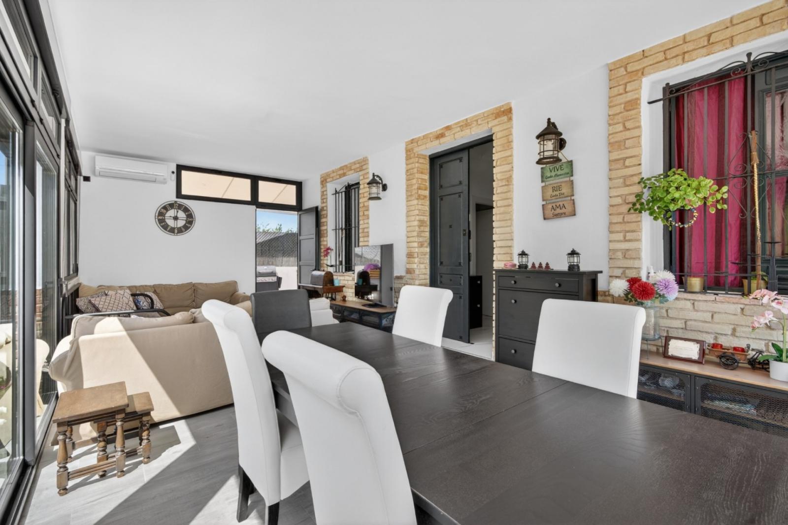 Villa for Sale in Elche