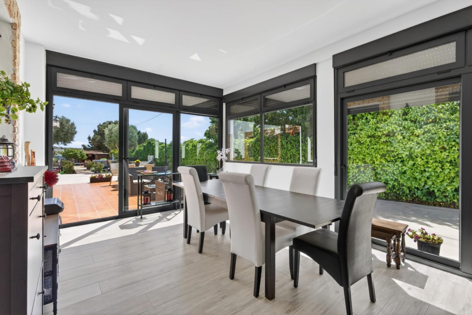 Villa for Sale in Elche