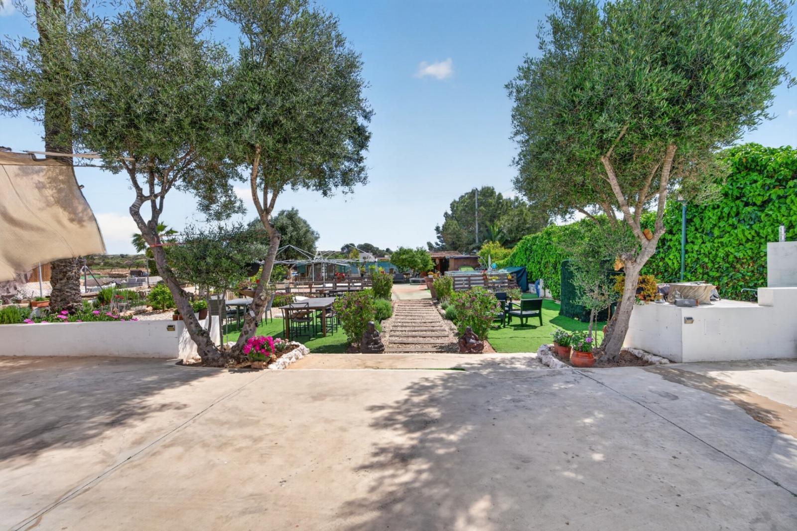 Villa for Sale in Elche