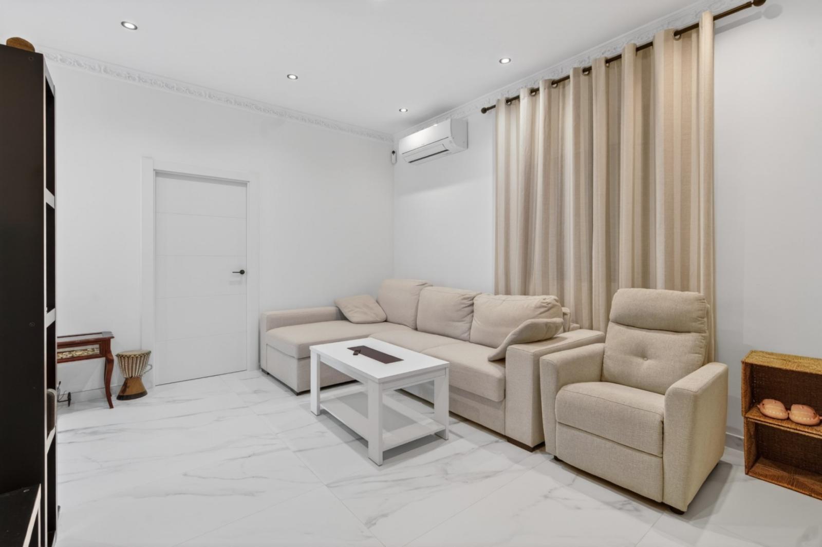 Villa for Sale in Elche