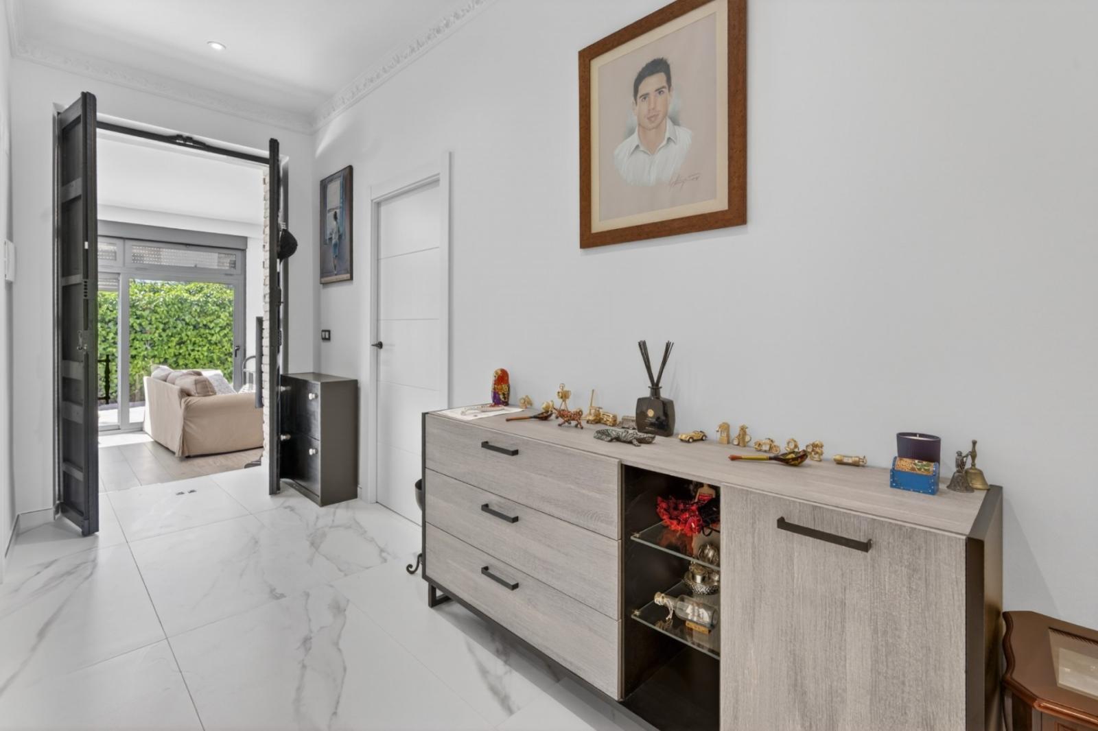 Villa for Sale in Elche