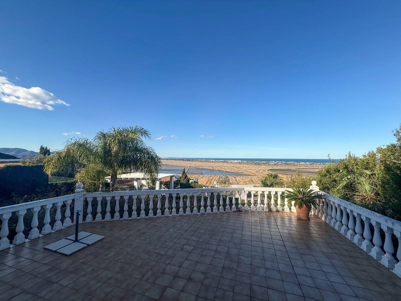 Villa en Venta en Pego
