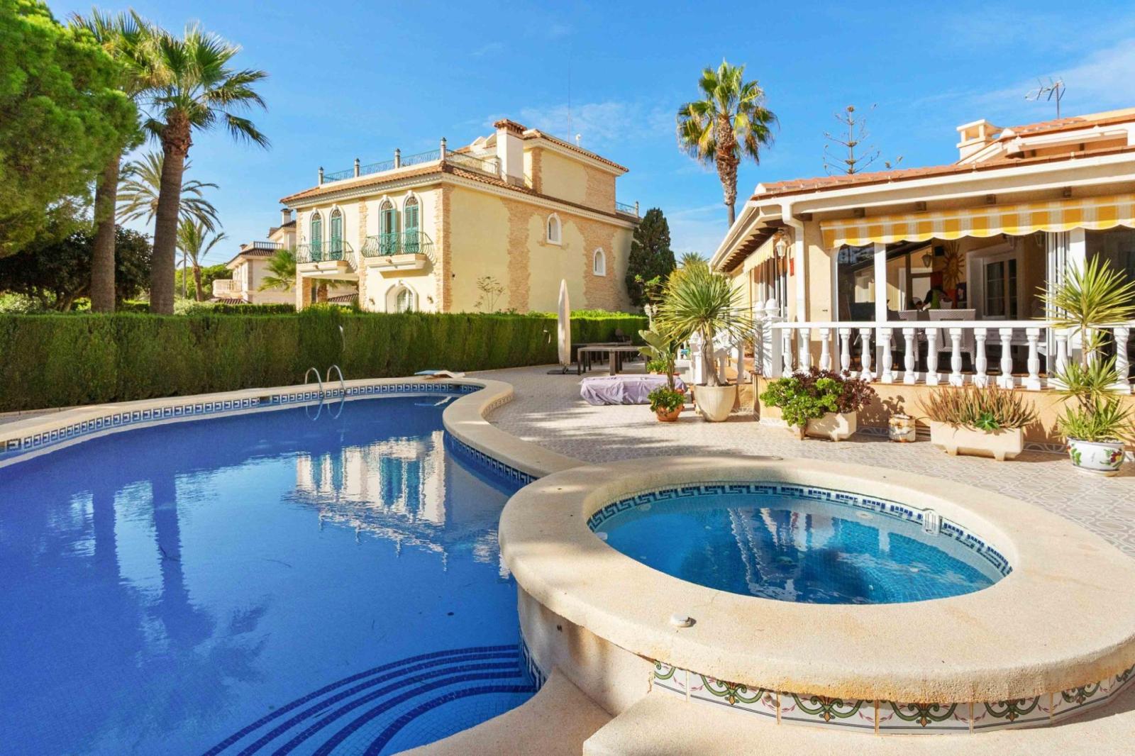 Villa en Venta en Orihuela