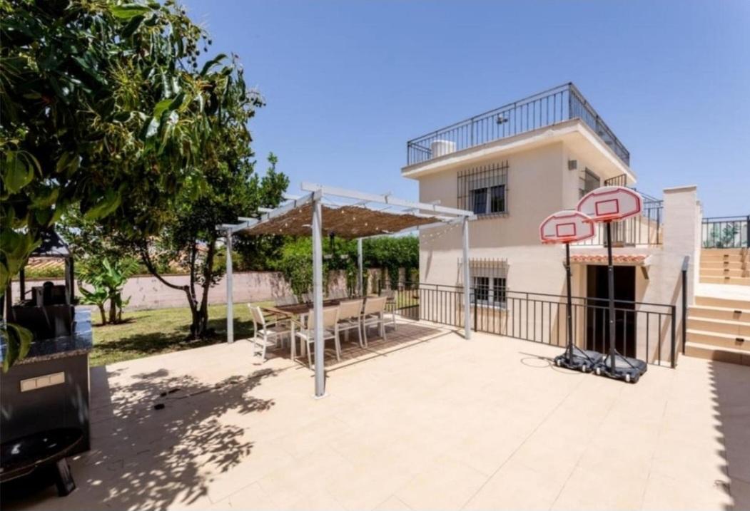 Villa for Sale in Alhaurín de la Torre