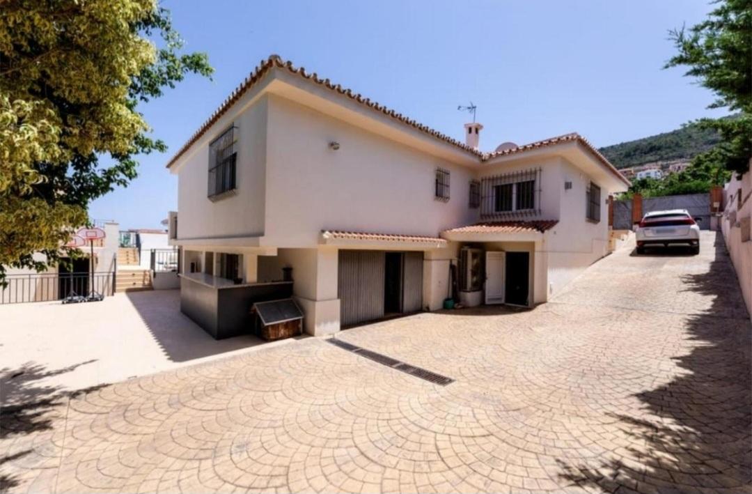 Villa for Sale in Alhaurín de la Torre